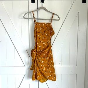 Super cute wrap dress from Zaful! Size small.